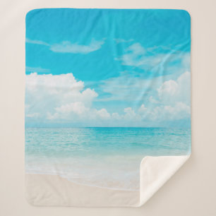 Manta Sherpa Hermosa playa tropical con cielo azul y c blanco
