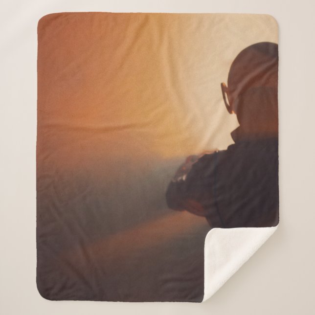 MANTA SHERPA HOMBRE EN JACKET NEGRO CON CAPA NEGRA (Anverso)