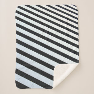 Manta Sherpa Ilustracion rayado blanco y negro