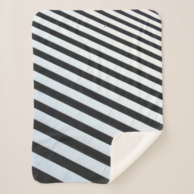 Manta Sherpa Ilustracion rayado blanco y negro (Anverso)
