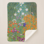 Manta Sherpa Jardín de flores (por Gustav Klimt)<br><div class="desc">Este diseño presenta una pintura del artista austriaco Gustav Klimt (1862-1918). Se trata de una representación de un hermoso jardín florido al estilo típico impresionista de Klimt. Las flores casi parecen desbordarse, y es imposible no sentirse animadas por su belleza. El trabajo original se terminó en 1907 y su título...</div>