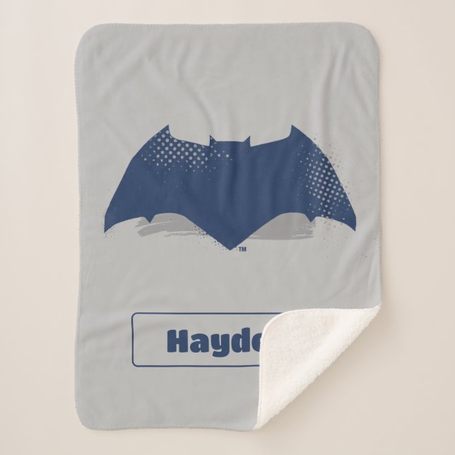 Manta Sherpa Justice League | Brush & Halftone Batman Symbol (Anverso)