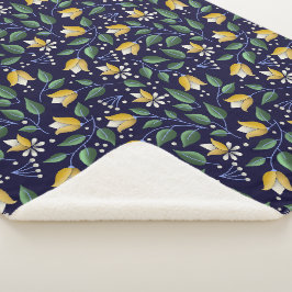 Manta Sherpa Masa floral Sherpa en azul profundo y amarillo