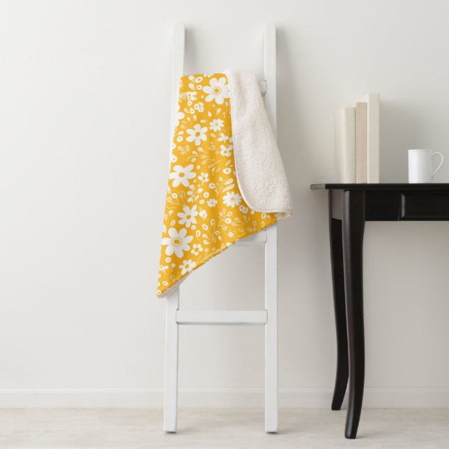 Manta Sherpa Mellow Yellow Sherpa Blanket (In situ)