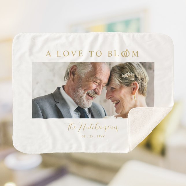 Manta Sherpa Minimalist Romantic Wedding Anniversary in Gold (Minimalist Romantic Wedding Anniversary in Faux Gold Photo Sherpa Blanket.)