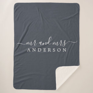 Manta Sherpa Moda Nueva boda Sr. Sra. Charcoal Blue Monogram