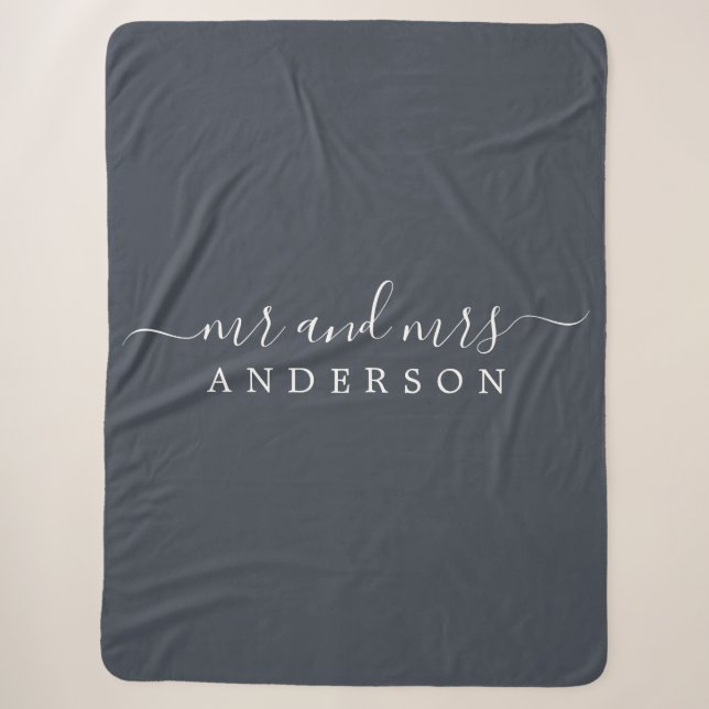Manta Sherpa Moda Nueva boda Sr. Sra. Charcoal Blue Monogram (Anverso)