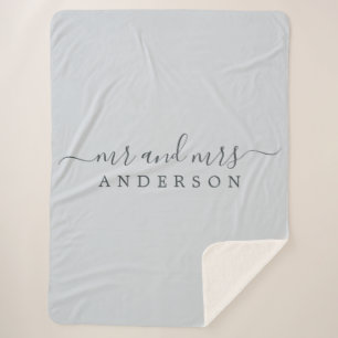 Manta Sherpa Moda Recién Casado Sr. Sra. Ice Blue Monograma