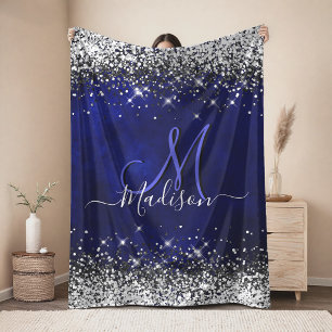 Manta Sherpa Monograma brillante falsa plateada azul real linda