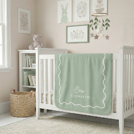 Manta Sherpa Monograma de borde ondulado verde salvia