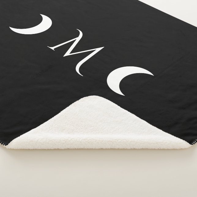 Manta Sherpa Monograma moderno de luna creciente negro y blanco (3/4)