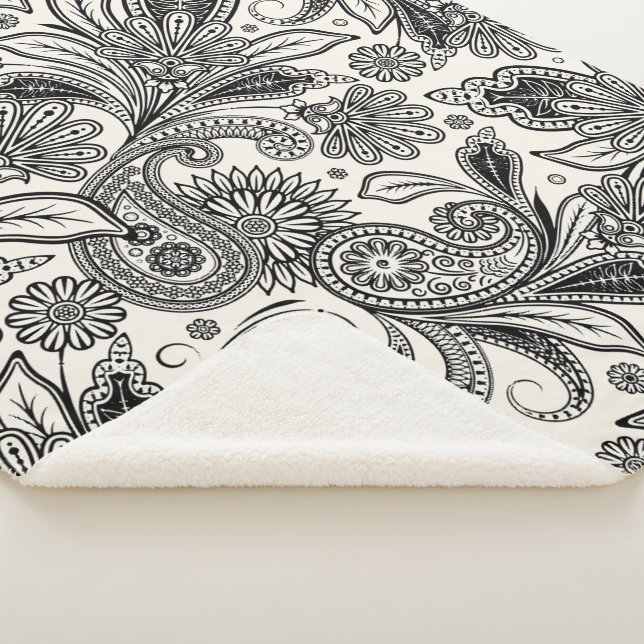 Manta Sherpa Negro y blanco paisley  (3/4)