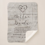 Manta Sherpa Novias novias talladas Birch Mother of Bride Quote<br><div class="desc">Madera de Birch Rústica tallada con diseño de corteza de árbol de bircho blanco y gris envejecido, y una patina angustiada con aspecto capeado. Este nuevo diseño de madera muestra las iniciales de la pareja talladas en la forma del corazón dentro del árbol. Además, los tipos de letra de moda...</div>