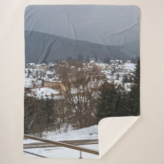 Manta Sherpa Panorama de Aldea Invernal - Paisaje Rural Rumania
