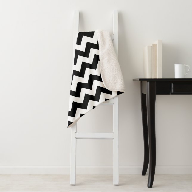 Manta Sherpa Patrón de zigzag negro y blanco, patrón de chevron (In situ)