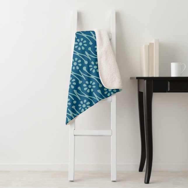 Manta Sherpa Patrón floral boho moderno en Verde azulado (In situ)