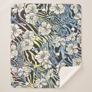 Manta Sherpa Patrón floral vintage sin foco. Campo de flores e