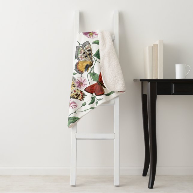 Manta Sherpa Pintura de mariposa y polilla vintage (In situ)