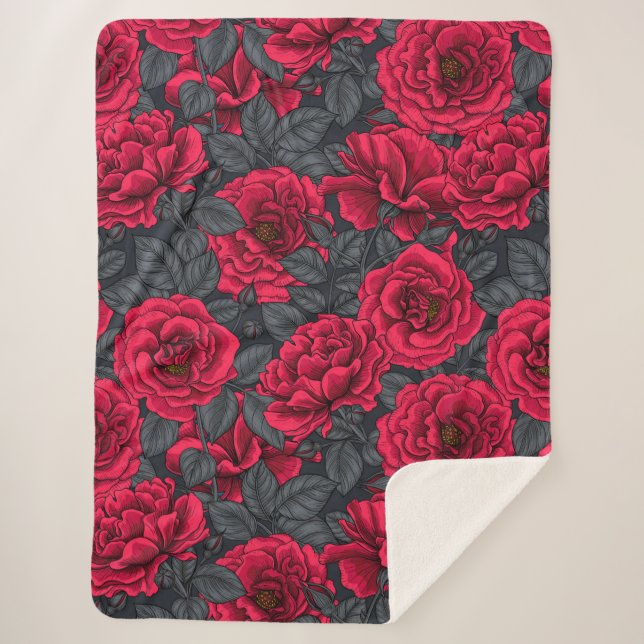 Manta Sherpa Red roses with gray leaves on black (Anverso)