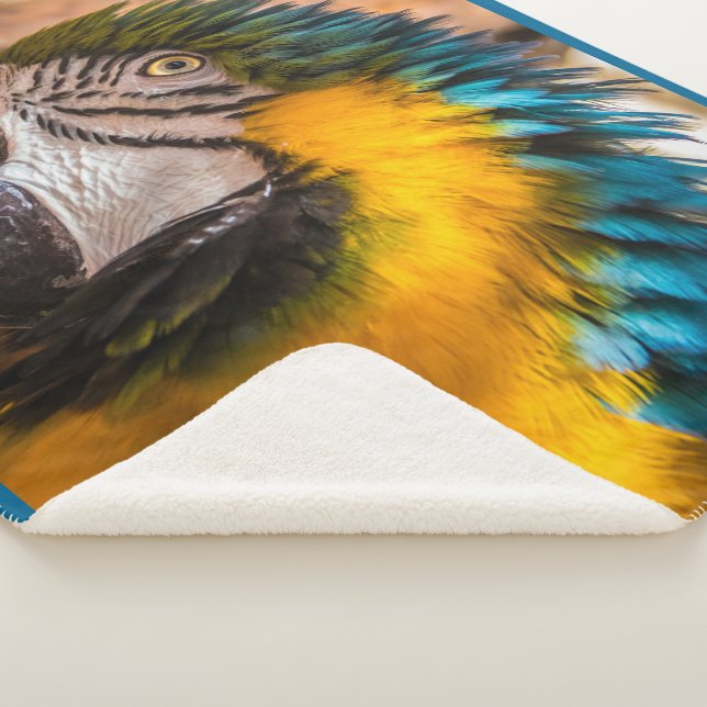 Manta Sherpa Retrato de macao azul y amarillo (3/4)