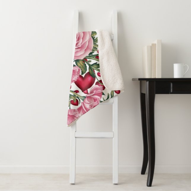 Manta Sherpa Romantic Floral Fleece Blanket (In situ)