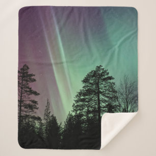 MANTA SHERPA SILHOUETTE PHOTO OF AURORA BOREALIS