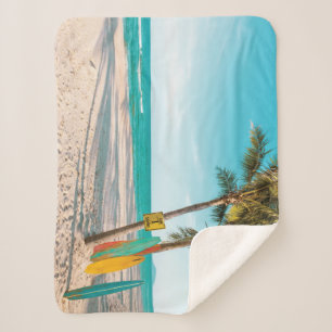 Manta Sherpa Surf board en la playa tirando almohada