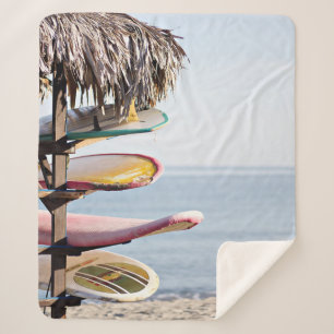 Manta Sherpa Surfboard rojo y blanco en cremallera de madera ma