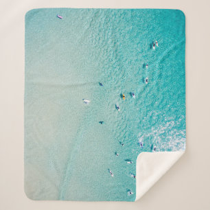 Manta Sherpa Vista aérea de los surfistas, océano despejado.