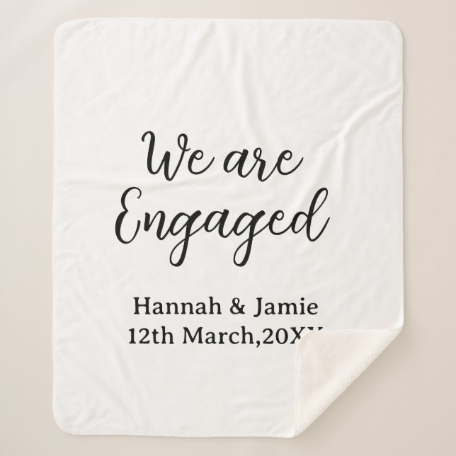 Manta Sherpa We are Engaged couple name date calligraphystylish (Anverso)