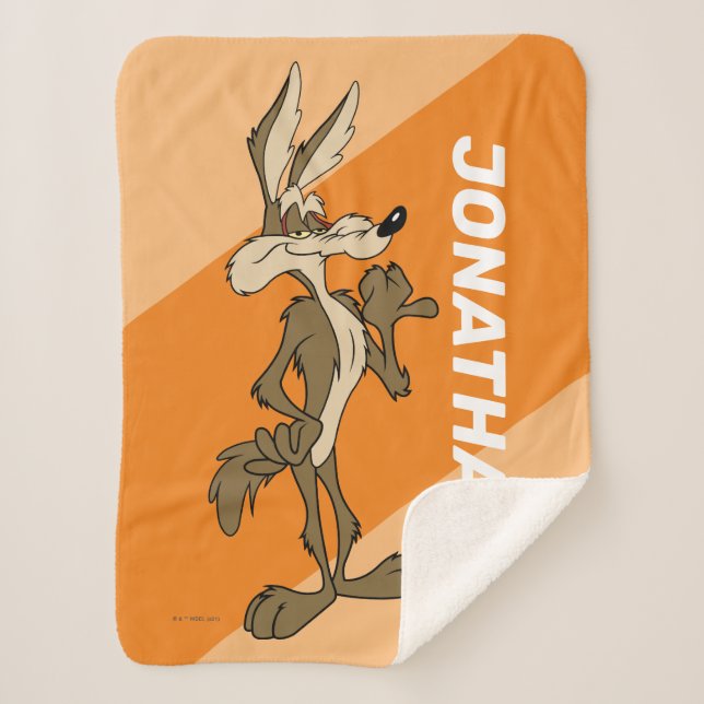 Manta Sherpa WILE E. COYOTE™ Luciendo Orgulloso (Anverso)
