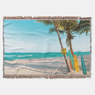 Manta Surf board en la playa tirando almohada