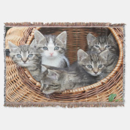 Manta Tejida Cesta llena de gatitos