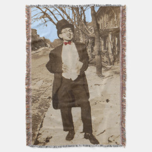 Manta Tejida Joven con clase vernácula de los años 20