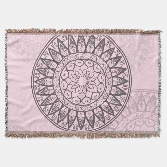 Manta Tejida Mandala por Kimologie en rosa (Anverso)