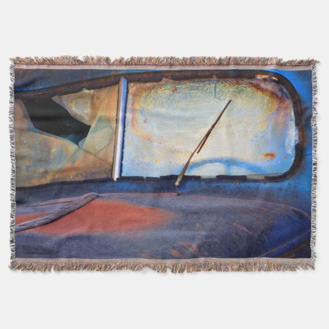 Manta Tejida Parabrisas de un viejo camión oxidado (Anverso)