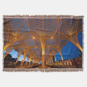Manta Tejida Portugal, Lisboa. Vista de estación moderna