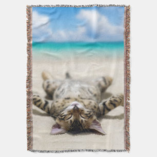 Manta Un gato tomando el sol en la playa