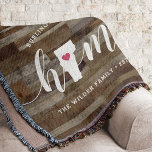 Manta Vermont Home State Personalizado Rústica Wood Look<br><div class="desc">Muestra algo de orgullo en el estado de casa con esta bonita y rústica manta de tiros de madera pintada con "casa" en letras de caligrafía blanca con un mapa de silueta del estado de Vermont representando la letra "O". Un ilustracion de corazón rosa dentro del mapa de estado completa...</div>