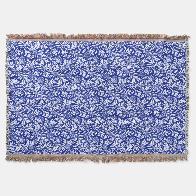 Manta William Morris Thistle Damask White sobre el azul  (Anverso)
