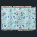 Manta Winter Wonderland Blue Merry Christmas<br><div class="desc">Una encantadora manta de Navidades plateados y azules con un patrón de abetos azules y blancos,  pinos plateados y agujas de pino,  osos polares que duermen,  trineo y reno de Santa,  coronas azules de baya,  espuelas y estrellas blancas y saludos plateados de "Feliz Navidad".</div>