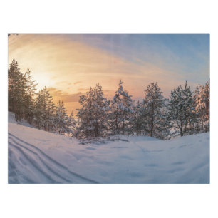 Mantel Atardecer sobre bosque de nieve congelado cerca de