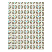 Bebé bovino pequeño y oso de peluche