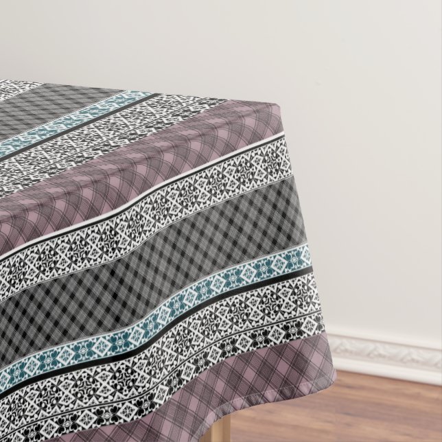 Mantel Black and white brown patchwork lace (In Situ)