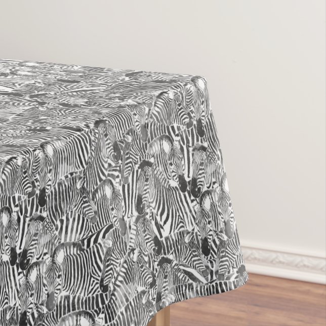 Mantel blanco y negro de la raya de la cebra (In Situ)