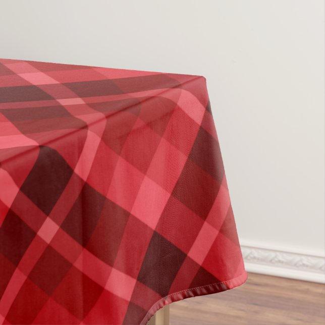 Mantel Bonito Ruby Red Plaid Pattern Large Tableclol (In Situ)