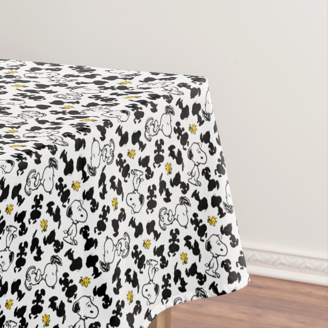 Mantel Cacahuetes | Snoopy & Woodstock Shadow Pattern (In Situ)