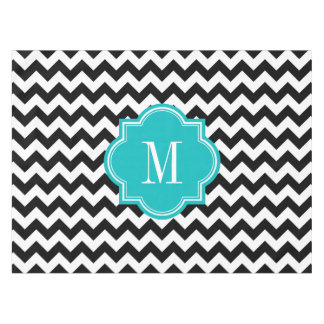 Mantel Chevron blanco y negro con el monograma verde
