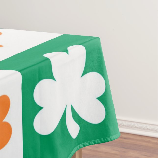 Mantel Clovers (In Situ)