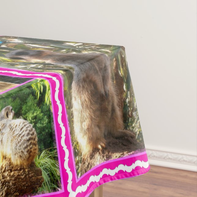 Mantel Colaje de Meerkat con borde de encaje rosa, (In Situ)